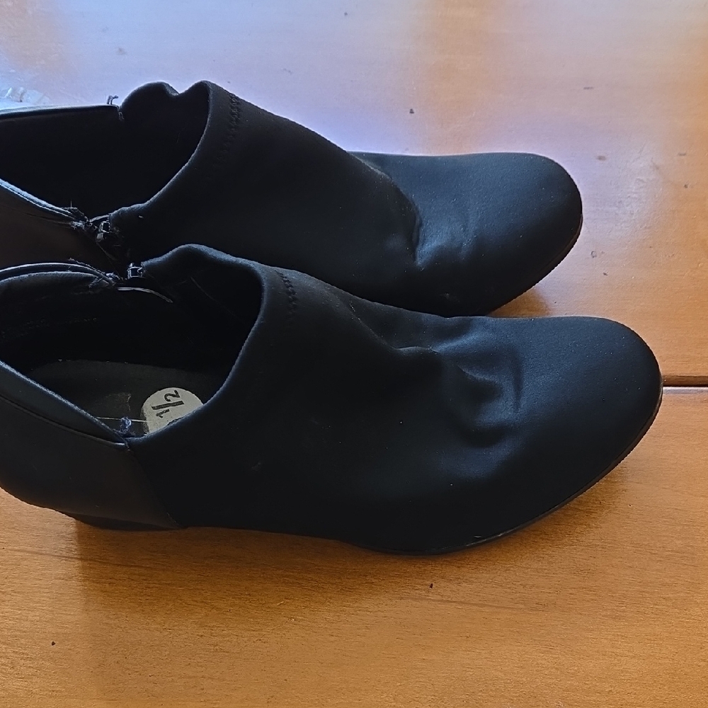 Black Rivet Black Ankle Booties